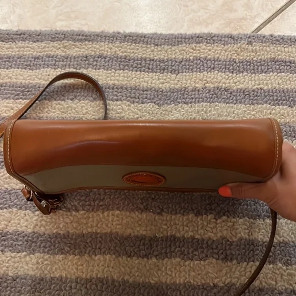 Dooney & Bourke cross body purse - Picture 10 of 10